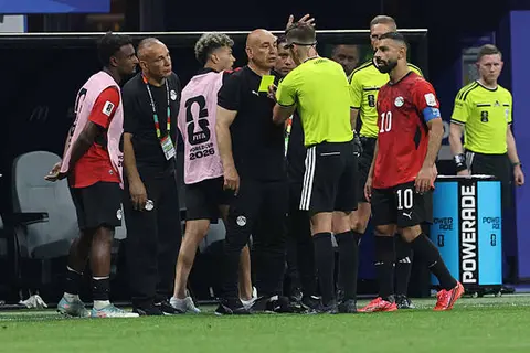 "مقاطعة كأس العالم".. حسام حسن يكشف تفاصيل حديثه مع حكم المباراة ورسالته للاعبين